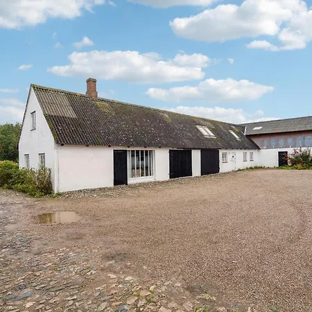 2 Bedroom Awesome In Fåborg